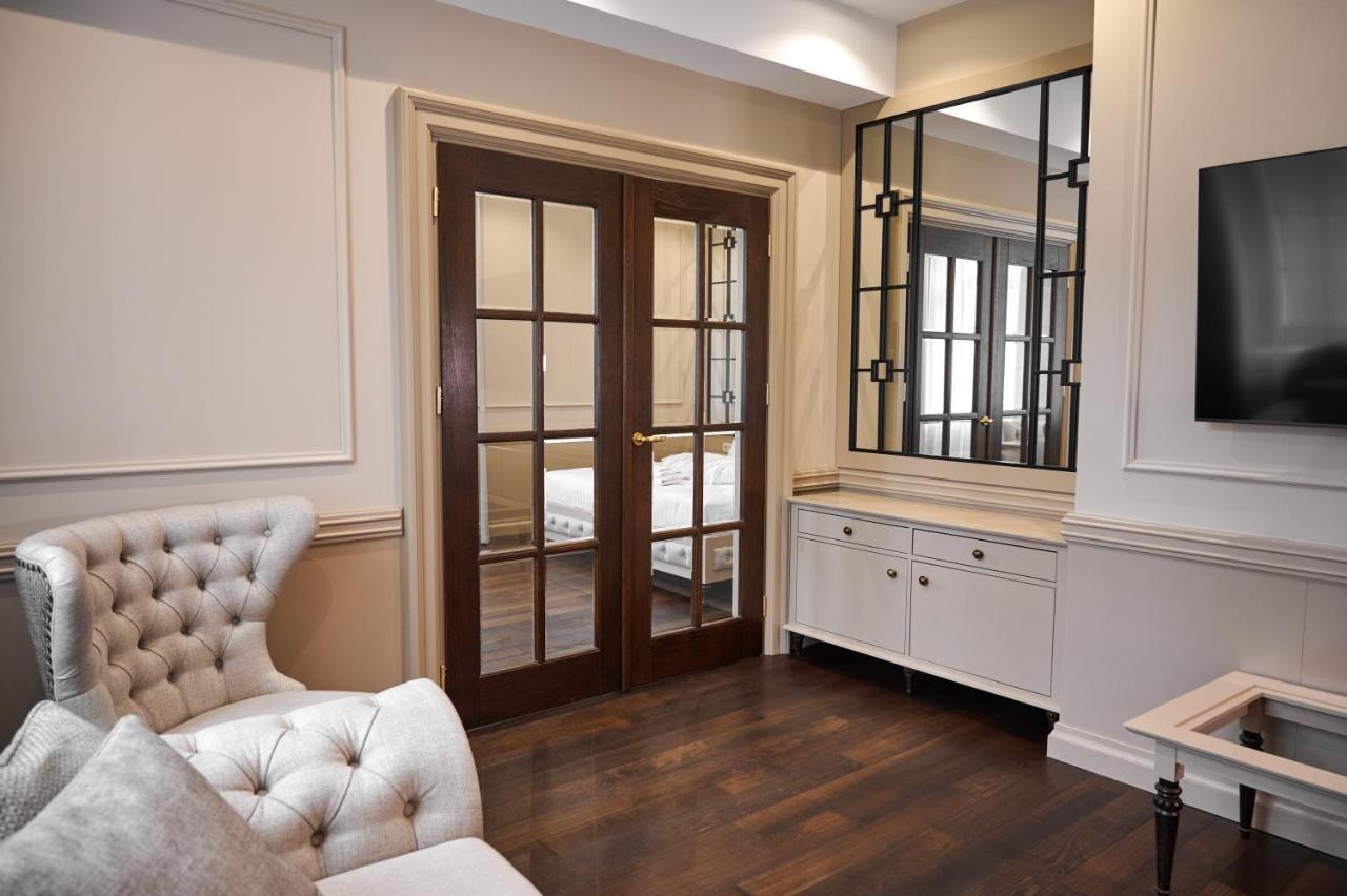 Deluxe Suite,1558950880:JPEG