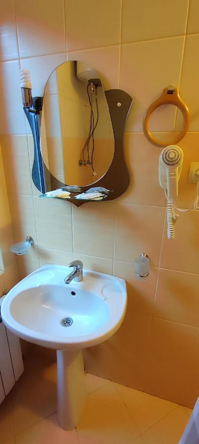 Family Room,1610386081:JPEG