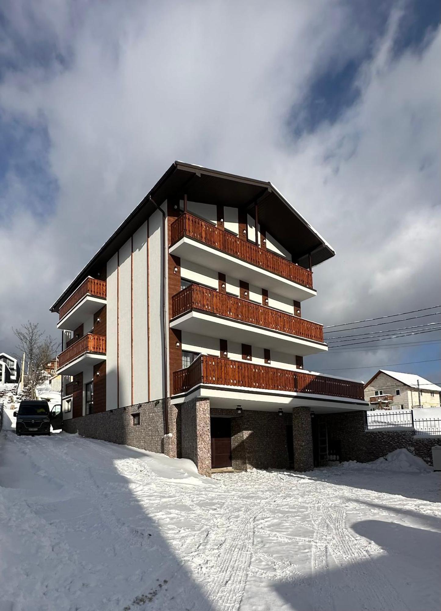 Three-Bedroom Apartment,1532178322:JPEG