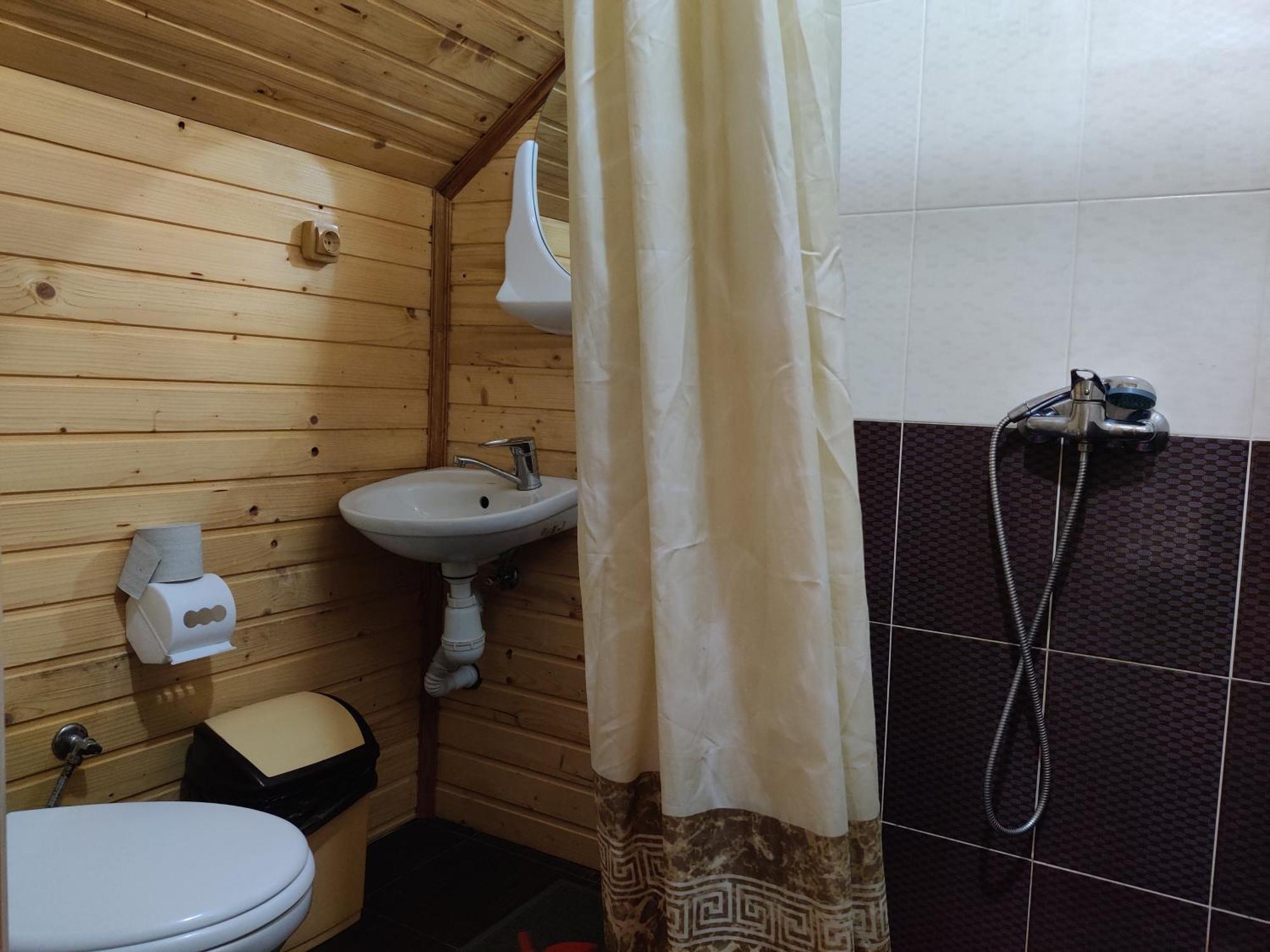 Three-Bedroom House,1590400007:JPEG