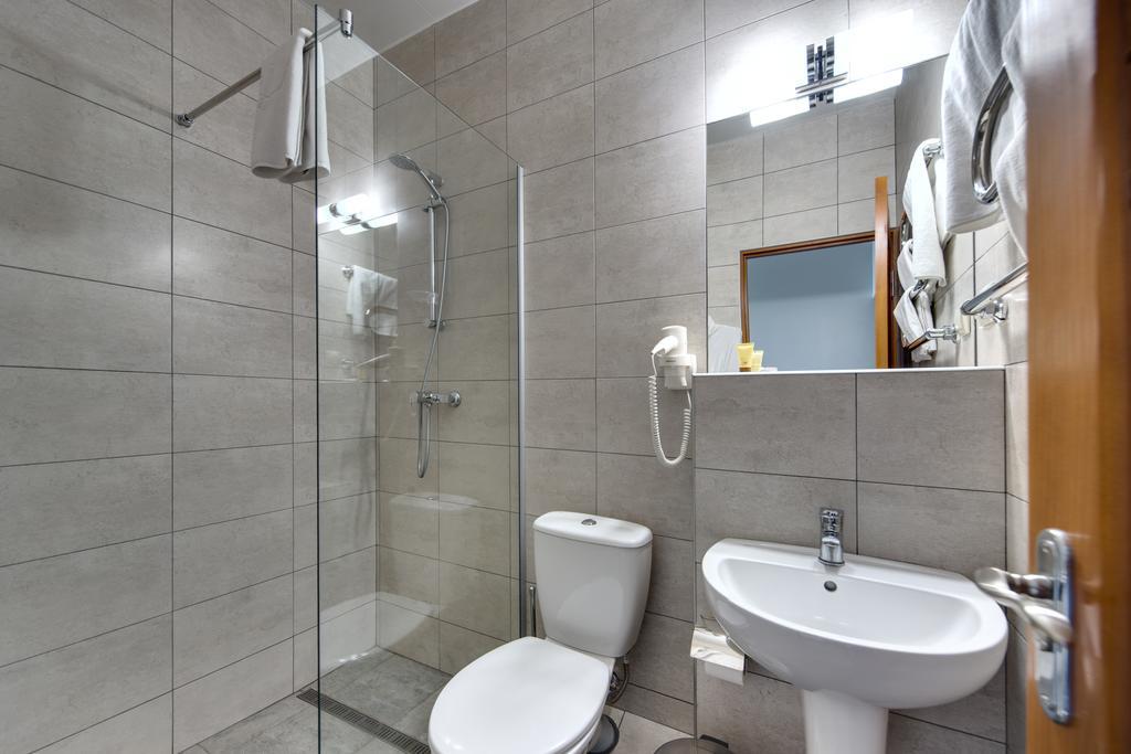 Standard Double Room,394458402:JPEG