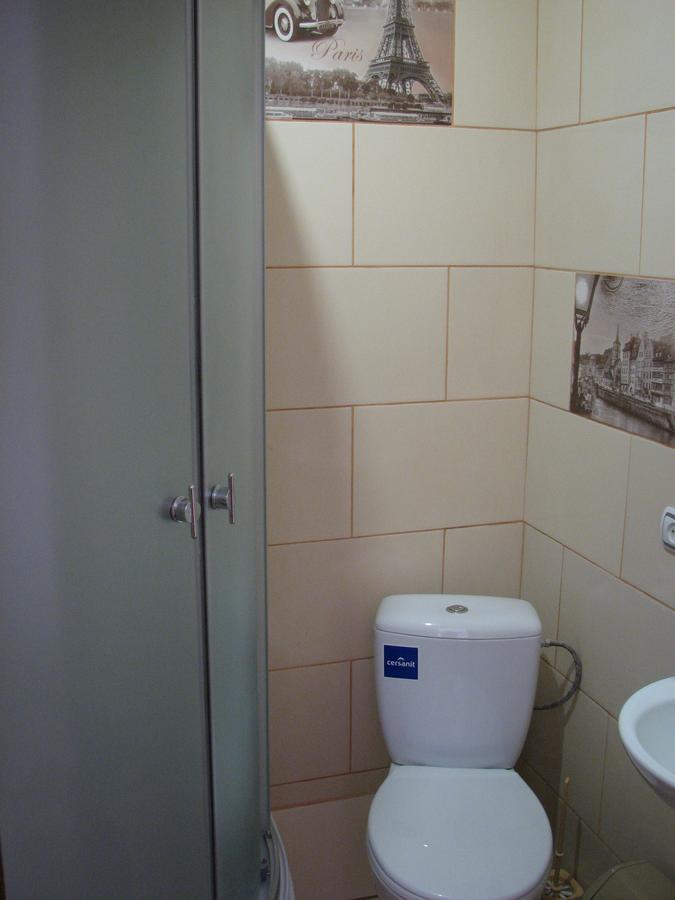 Family Room Shower,959524273:JPEG