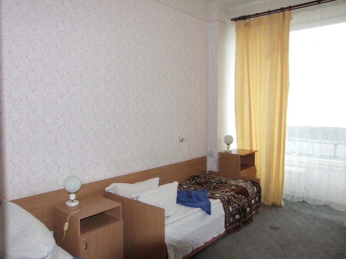 Standard Twin Room Treatment