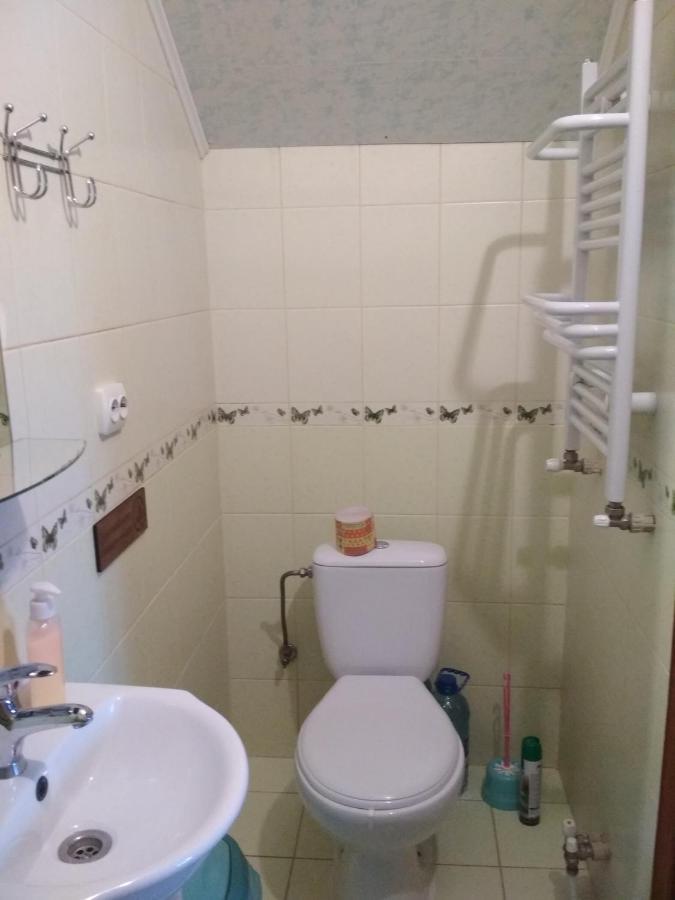 Family Room Private Bathroom,975277249:JPEG
