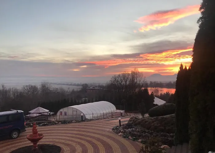 Готелі в Шаян