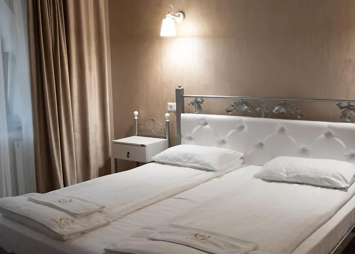 River Stone Hotel Шешори